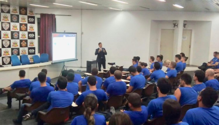 COORDENADOR DO LAB-LD MINISTRA PALESTRA SOBRE INVESTIGAÇÃO FINANCEIRA E LAVAGEM DE DINHEIRO PARA ALUNOS DO CURSO DE FORMAÇÃO DA POLÍCIA CIVIL