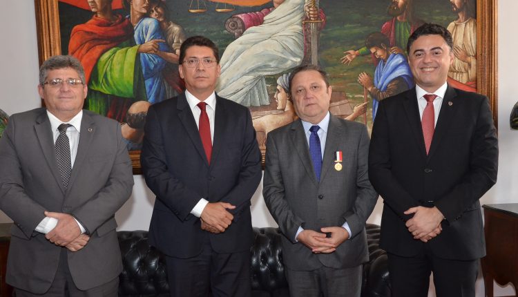 Polícia Civil do Maranhão homenageia presidente do Tribunal de Justiça