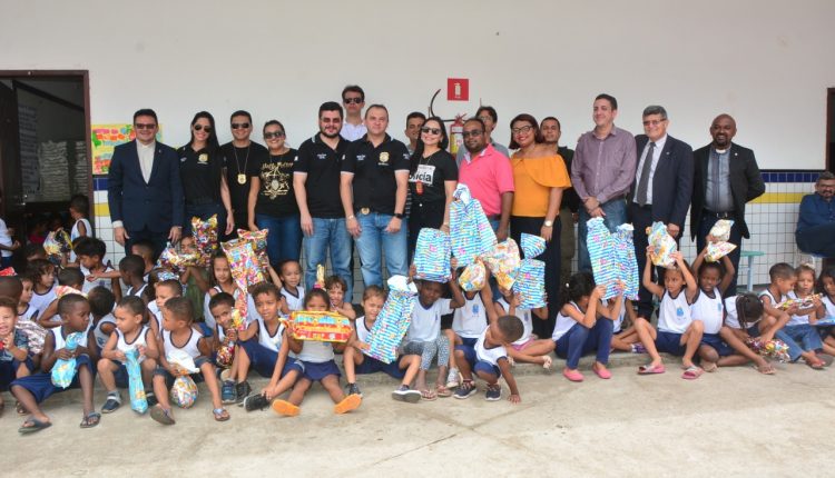 POLÍCIA CIVIL REALIZA AÇÃO SOCIAL E BENEFICIA 300 CRIANÇAS NO BAIRRO JARACATY