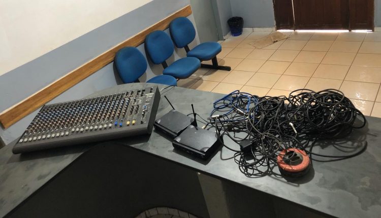 POLÍCIA CIVIL APREENDE OBJETOS FURTADOS DE IGREJA EVANGÉLICA EM AÇAILANDIA