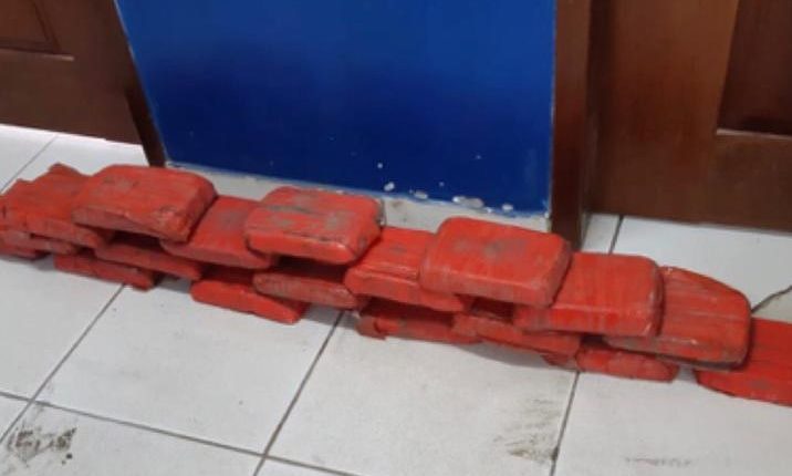 POLÍCIA CIVIL AUTUOU EM FLAGRANTE SUSPEITO DE TRÁFICO COM 20KG DE CRACK EM BARREIRINHAS