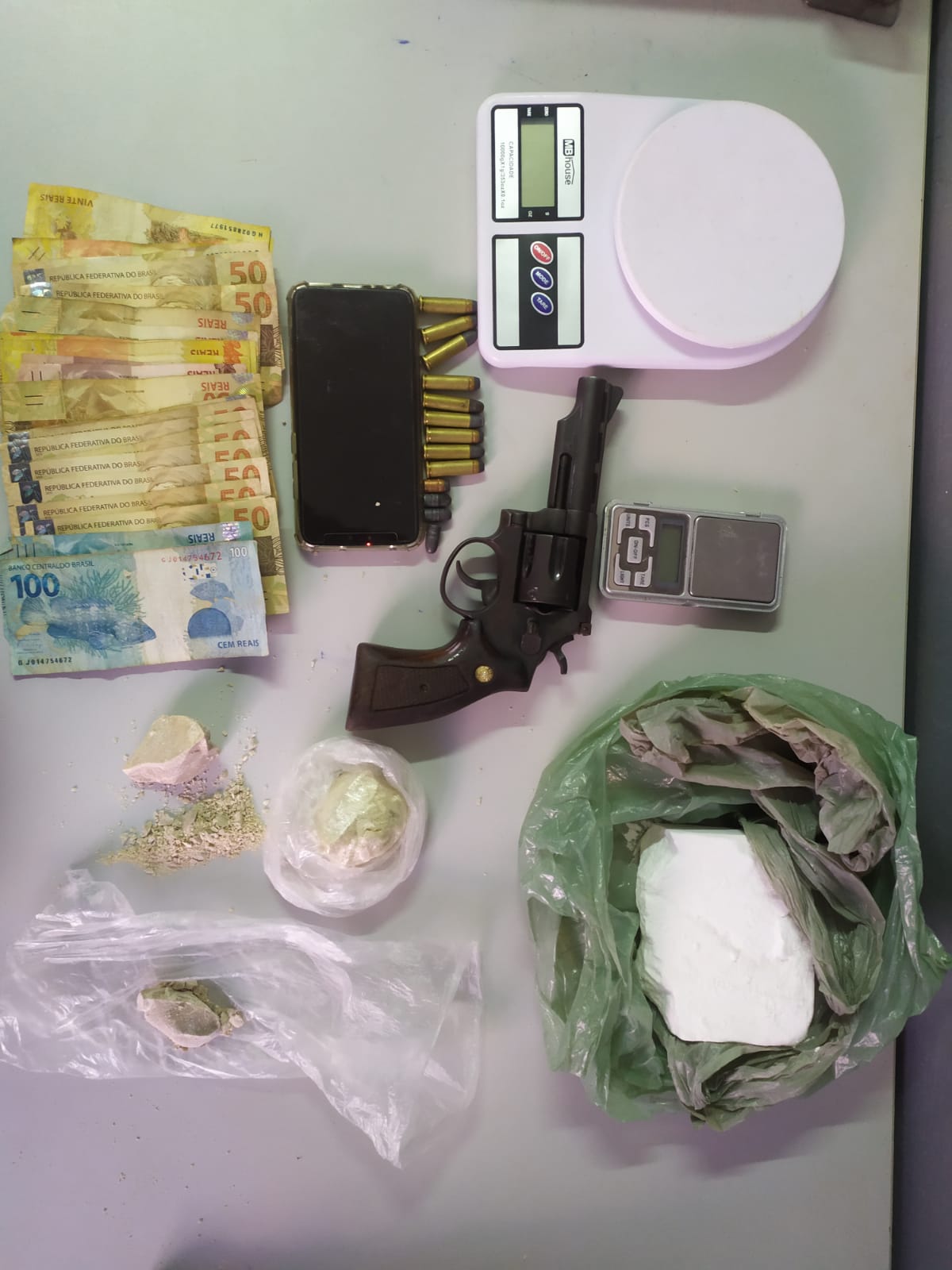 POLÍCIA CIVIL PRENDE DOIS IRMÃOS POR PORTE E POSSE ILEGAL DE ARMAS E POR TRÁFICO DE DROGAS EM COROATÁ