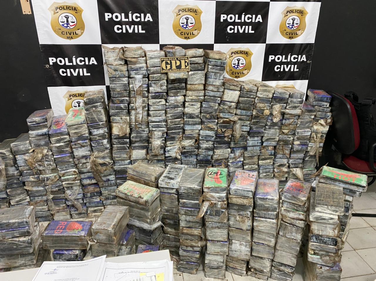 POLÍCIA CIVIL APREENDE CAMINHÃO COM MAIS DE MEIA TONELADA DE PASTA BASE DE COCAÍNA EM PINHEIRO