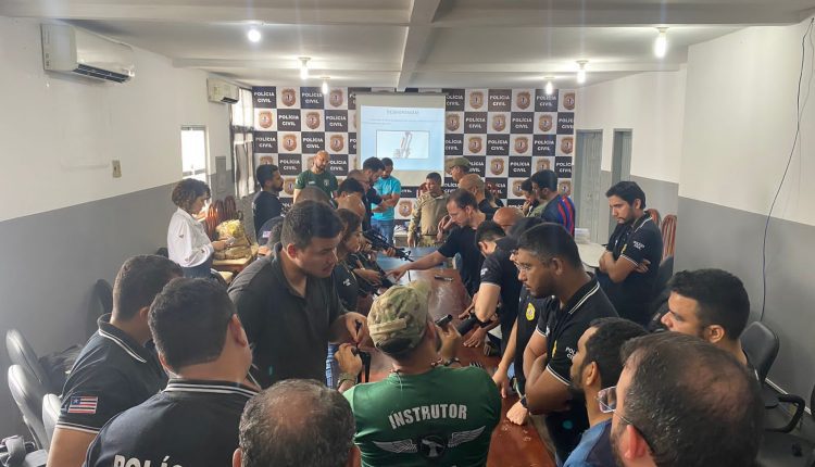 EM IMPERATRIZ, POLICIAIS CIVIS PARTICIPAM DE TREINAMENTO DE MONTAGEM E DESMONTAGEM DE CARABINA.556 DO MODELO T4 E DE PISTOLAS .40.