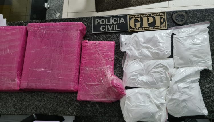 CERCA DE 15KG DE MACONHA E 05KG DE COCAÍNA SÃO APREENDIDOS PELA POLÍCIA CIVIL, EM PEDRO DO ROSÁRIO; UMA MULHER FOI PRESA