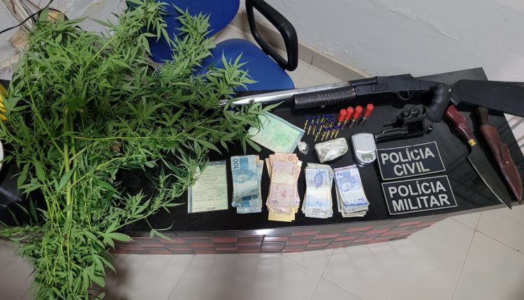 DUAS PESSOAS SÃO PRESAS DURANTE AÇÃO POLICIAL POR TRÁFICO DE DROGAS E PORTE ILEGAL DE ARMA DE FOGO, EM ARAME