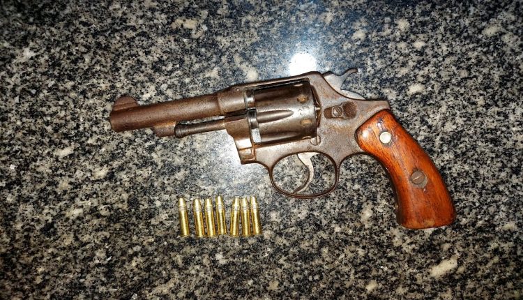 POLÍCIA CIVIL PRENDE, EM AÇAILÂNDIA, HOMEM POR TENTATIVA DE HOMICÍDIO; A VÍTIMA FOI ATIGINDA POR UM DISPARO DE ARMA DE FOGO NA CABEÇA