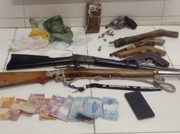 OPERAÇÃO DA POLÍCIA CIVIL RESULTA NAS PRISÕES DE DUAS PESSOAS POR TRÁFICO DE DROGAS E POSSE ILEGAL DE ARMA DE FOGO, EM TUTÓIA