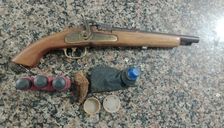 SEGURANÇA DE EMPRESA PRIVADA É PRESO PELA POLÍCIA CIVIL POR PORTE ILEGAL DE ARMA DE FOGO E TORTURA EM BURITICUPU