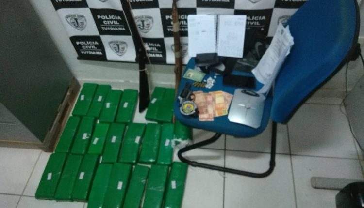 EM TUTÓIA, POLÍCIA CIVIL APREENDE 24 TABLETES DE MACONHA E ARMAS DE FOGO