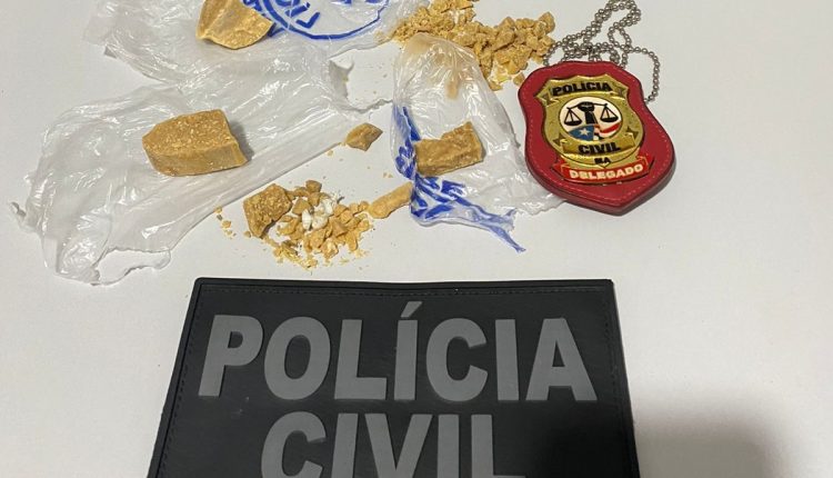 HOMEM QUE USAVA O PRÓPRIO FILHO PARA TRAFICAR DROGAS É PRESO PELA POLÍCIA CIVIL EM VARGEM GRANDE
