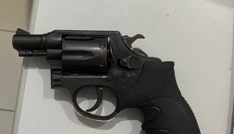NA CIDADE DE CODÓ, POLÍCIA CIVIL PRENDE HOMEM POR PORTE DE ARMA DE FOGO DE USO PERMITIDO E ASSOCIAÇÃO CRIMINOSA