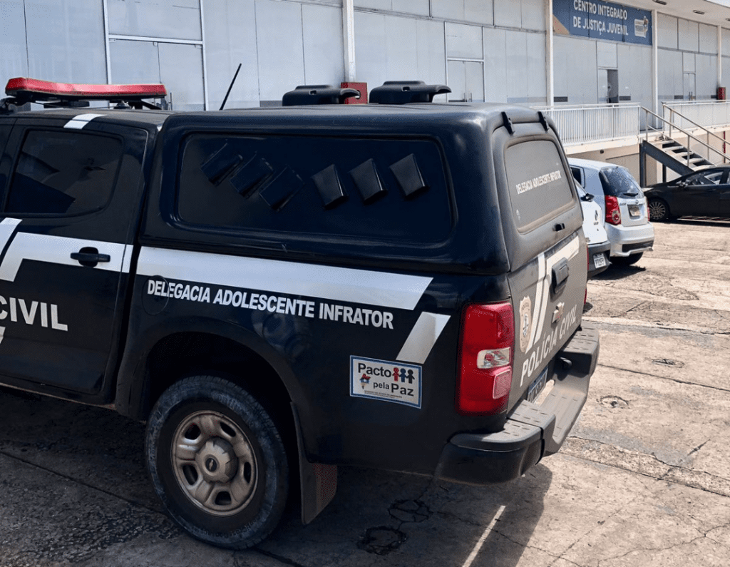 OPERAÇÃO ESCOLA SEGURA: 06 ADOLESCENTES SÃO APREENDIDOS PELA POLÍCIA CIVIL POR AMEAÇAS DE ATAQUES EM ESCOLAS