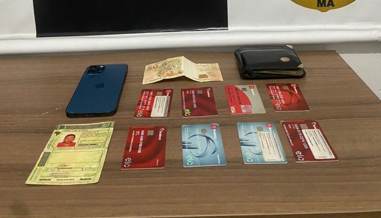 POLÍCIA CIVIL PRENDE, EM SÃO DOMINGOS DO MARANHÃO, HOMEM QUE APLICAVA GOLPES CONTRA IDOSOS DENTRO DE AGÊNCIA BANCÁRIA