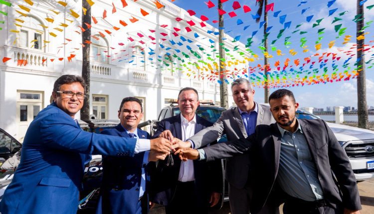 GOVERNADOR CARLOS BRANDÃO ENTREGA  NOVAS VIATURAS DA POLÍCIA CIVIL DESTINADAS À REGIÃO TOCANTINA