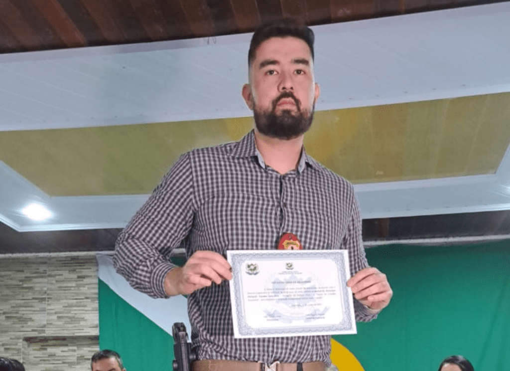 DELEGADO HENRIQUE TANAKA RECEBE TÍTULO DE CIDADÃO ARARIENSE