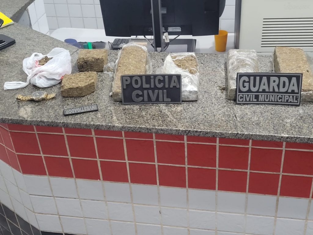HOMEM É PRESO PELA POLÍCIA CIVIL COM QUASE 04 QUILOS DE MACONHA ALCÂNTARA