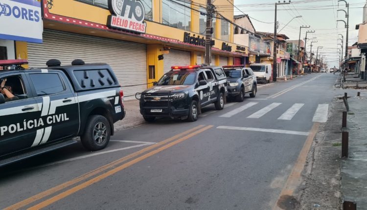 OPERAÇÃO APP – POLÍCIA CIVIL PRENDE, NA GRANDE ILHA, TRÊS SUSPEITOS DE COMETER ASSALTOS CONTRA MOTORISTAS DE APLICATIVO; EM UM DOS CASOS, OS CRIMINOSOS COLOCARAM FACAS NO PESCOÇO DA VÍTIMA PARA COMETER ASSALTO E SEQUESTRO