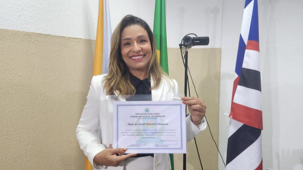 DELEGADA MARIELY VILHENA RECEBE TÍTULO DE CIDADÃ TIMONENSE