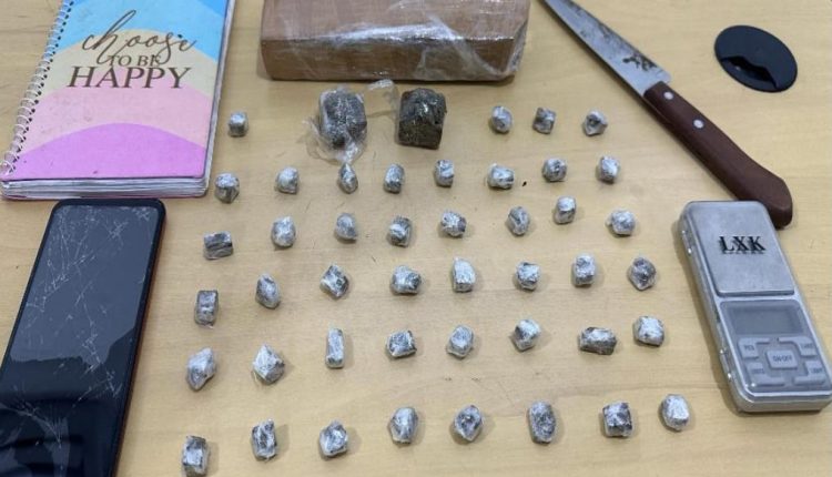 HOMEM QUE COMERCIALIZAVA DROGAS NA FEIRA DO JOÃO PAULO É PRESO PELA POLÍCIA CIVIL