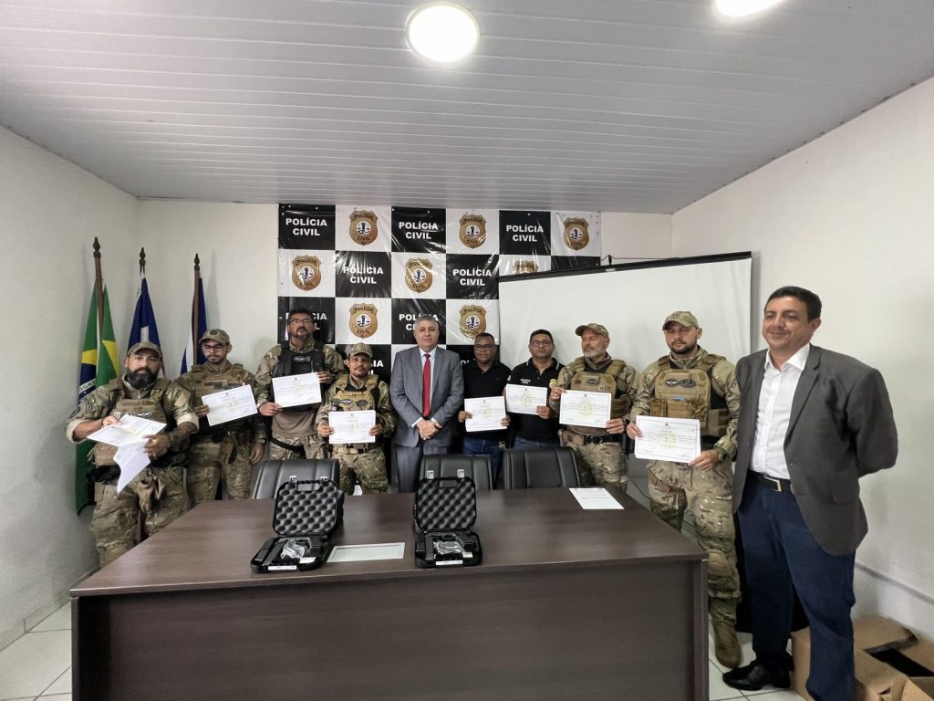 POLÍCIA CIVIL PROMOVE SOLENIDADE DE ENTREGA DE CERTIFICADOS AOS INSTRUTORES DO “CURSO DE MANUSEIO E MANUTENÇÃO DE PISTOLAS, MARCA GLOCK E FUZIL T4 TAURUS T4”