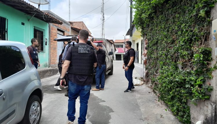 DOIS HOMENS SÃO PRESOS PELA POLÍCIA CIVIL POR RECEPTAÇÃO DE CARGA DE CIGARROS ROUBADA EM SÃO LUÍS