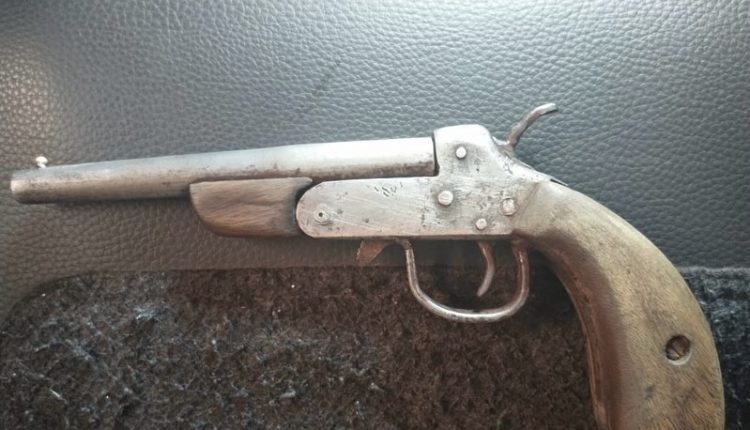 NA CIDADE DE VARGEM GRANDE, OPERAÇÃO POLICIAL RESULTA NA APREENSÃO DE ARMA DE FOGO POSSIVELMENTE USADA PARA ASSASSINAR PROFESSOR