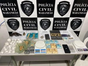 Imagem de parte dos materiais apreendidos em uma das fases da operação policial.