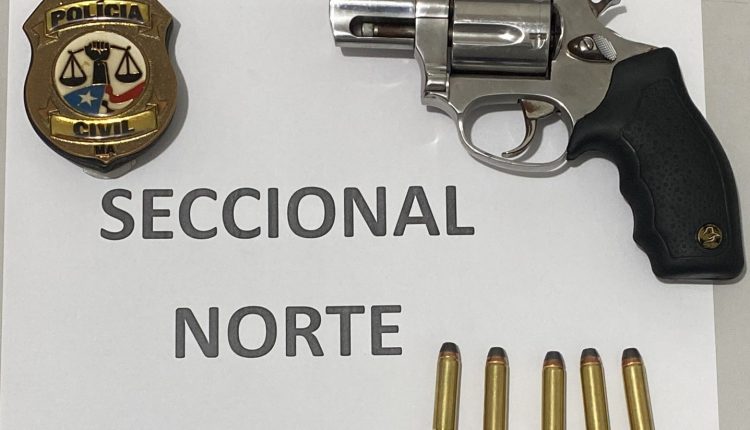 EM SÃO LUÍS, EQUIPE DA POLÍCIA CIVIL PRENDE HOMEM PORTANDO ILEGALMENTE UMA ARMA DE FOGO