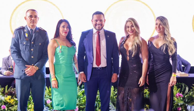 DELEGADA WANDA MOURA, RECEBE MEDALHA SIMÃO ESTÁCIO DA SILVEIRA, MAIOR HONRARIA DA CÂMARA MUNICIPAL DE SÃO LUÍS