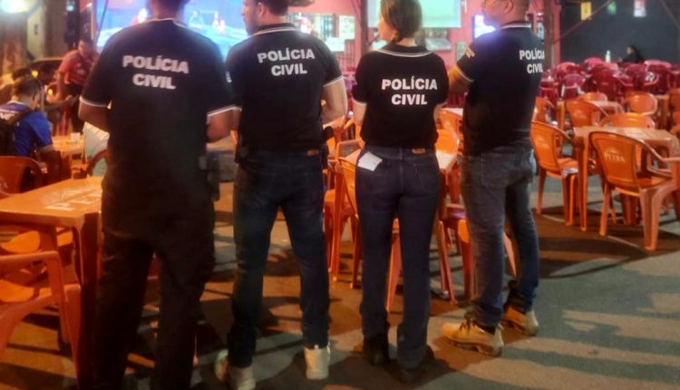 POLÍCIA CIVIL PROMOVE AÇÃO EDUCATIVA SOBRE A VENDA DE BEBIDAS EM GARRAFAS E SOM AUTOMOTIVO NOS CIRCUITOS OFICIAIS DE CARNAVAL DA CAPITAL MARANHENSE
