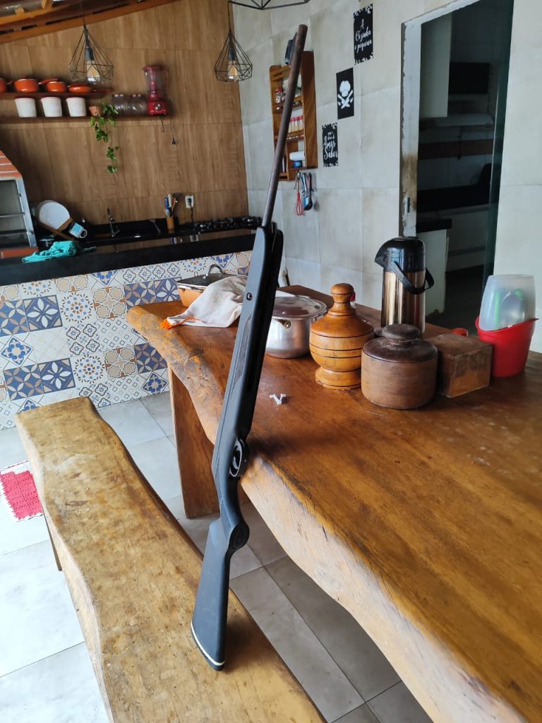 NA CIDADE DE SÃO MATEUS, POLÍCIA CIVIL PRENDE HOMEM QUE TENTAVA VENDER ARMA DE FOGO EM REDE SOCIAL