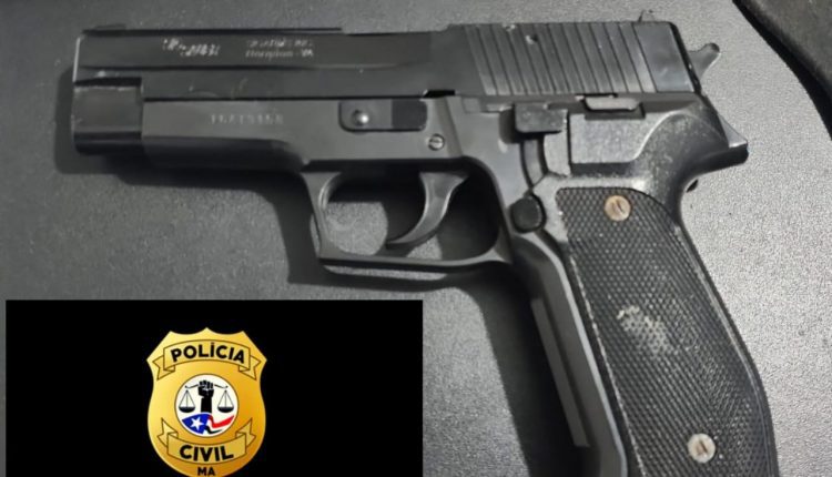 POLÍCIA CIVIL IDENTIFICA E LOCALIZA DUPLA QUE APARECE EM VÍDEO PORTANDO ARMA DE FOGO DENTRO DE COLETIVO EM SÃO LUÍS