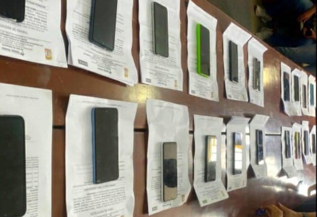 NO INTERIOR DO ESTADO, POLÍCIA CIVIL FAZ RESTITUIÇÃO DE APARELHOS CELULARES