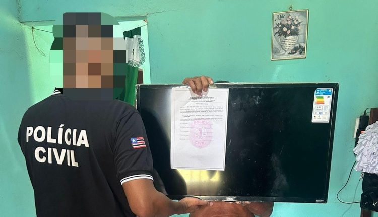 NA CIDADE DE BEQUIMÃO, POLÍCIA CIVIL RESTITUI APARELHO DE TV PARA VÍTIMA DE FACCIONADOS; OS SUSPEITOS DO CRIME ESTÃO PRESOS