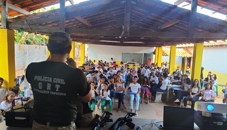 POLICIAIS CIVIS MINISTRAM PALESTRA SOBRE PRESERVAÇÃO AMBIENTAL PARA ALUNOS DE ESCOLAS DE SÃO DOMINGOS DO AZEITÃO