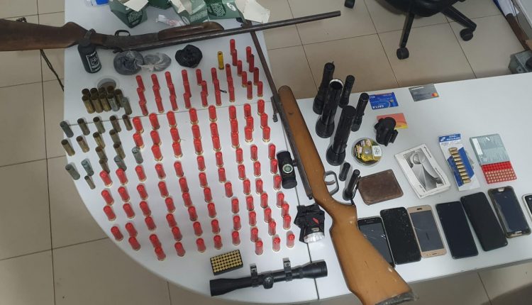 POLÍCIA CIVIL DO MARANHÃO PRENDE TRIO POR POSSE ILEGAL DE ARMA DE FOGO E VENDA DE MEDICAMENTOS SEM AUTORIZAÇÃO, EM ITAPECURU-MIRIM