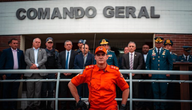 DELEGADO-GERAL MANOEL ALMEIDA NETO PARTICIPA DE SOLENIDADE DE ANIVERSÁRIO DE 121 ANOS DO CORPO DE BOMBEIROS MILITAR DO MARANHÃO