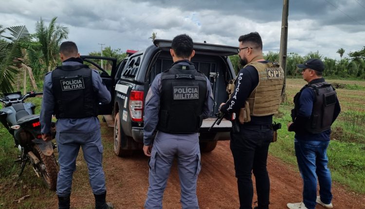 AÇÃO INTEGRADA: HOMEM É PRESO POR TENTATIVA DE HOMICÍDIO E PORTE ILEGAL DE ARMA DE FOGO EM ARARI