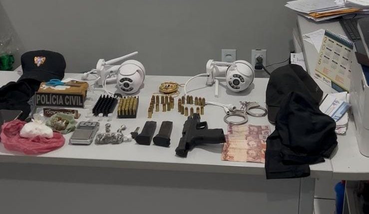 INTEGRANTE DE ORGANIZAÇÃO CRIMINOSA É PRESO COM ARMA DE FOGO, DROGAS E VEÍCULO ROUBADO EM CAXIAS