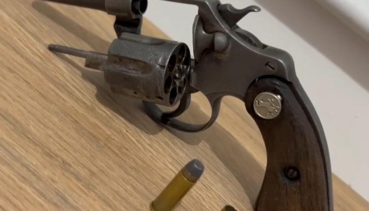 POR PORTE ILEGAL DE ARMA DE FOGO, HOMEM É PRESO EM FLAGRANTE PELA POLÍCIA CIVIL EM SÃO DOMINGOS DO MARANHÃO