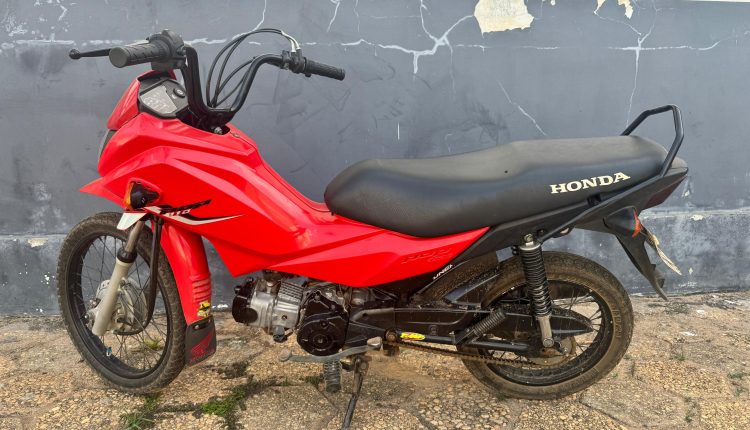 ITINGA DO MARANHÃO: JOVEM É AUTUADO APÓS SER FLAGRADO EMPINANDO MOTOCICLETA EM VIA PÚBLICA