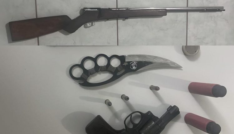 EM SÃO VICENTE FÉRRER, INVESTIGADO POR HOMICÍDIOS MORRE EM CONFRONTO COM POLICIAIS; ARMAS DE FOGO E MUNIÇÕES FORAM APREENDIDAS