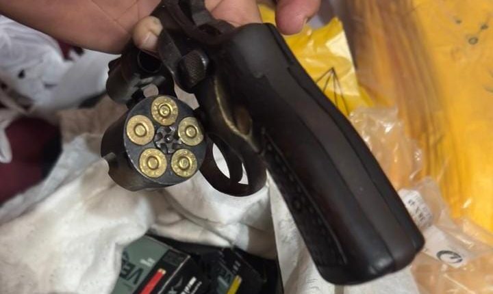 POLÍCIA CIVIL APREENDE ARMAS DE FOGO E MUNIÇÕES EM CAXIAS