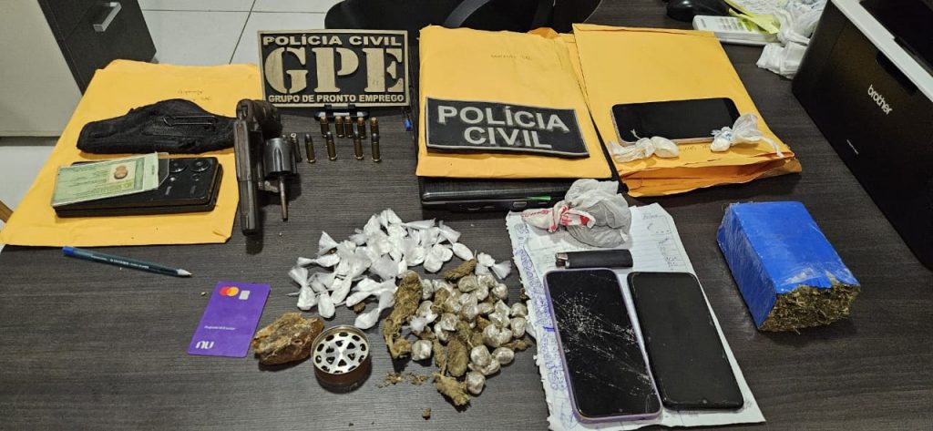 POLÍCIA CIVIL APREENDE DROGAS, ARMAS DE FOGO E PRENDE DUAS PESSOAS EM PINHEIRO
