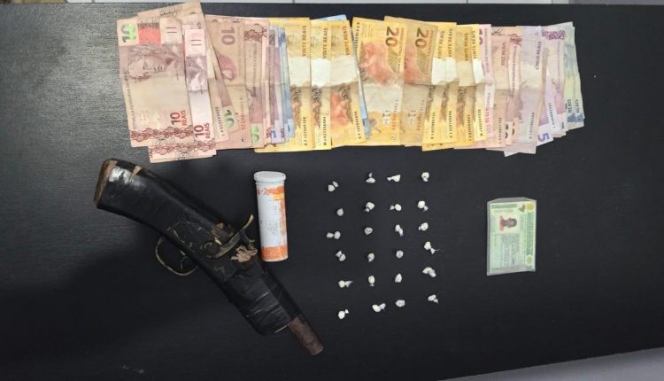 POLÍCIA CIVIL PRENDE HOMEM POR TRÁFICO DE DROGAS E POSSE DE ARMA DE FOGO EM PINDARÉ-MIRIM