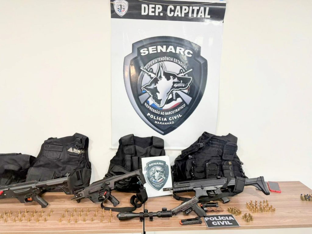 NA REGIÃO DO ITAQUI-BACANGA, POLÍCIA CIVIL APREENDE QUATRO ARMAS DE FOGO DE USO RESTRITO E PRENDE DUAS PESSOAS