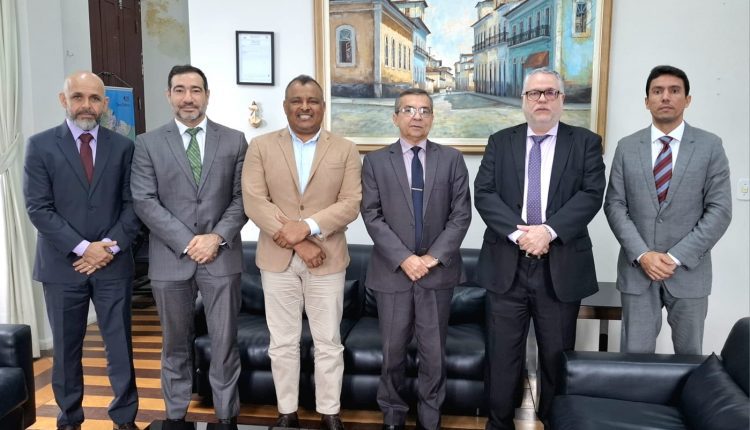 DELEGADO-GERAL AUGUSTO BARROS SE REÚNE COM CORREGEDOR-GERAL DA JUSTIÇA DO MARANHÃO