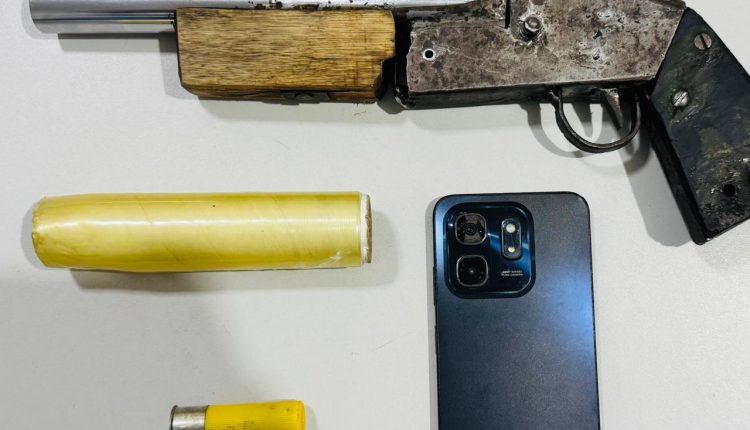 HOMEM É PRESO COM ARMA ILEGAL APÓS DENÚNCIA DE MAUS-TRATOS A ENTEADOS EM ITAPECURU-MIRIM