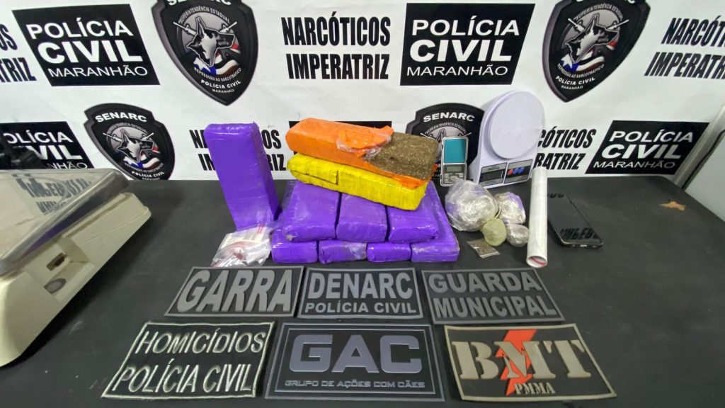 POLÍCIA CIVIL PRENDE TRÊS PESSOAS E APREENDE 10 TABLETES DE MACONHA EM IMPERATRIZ